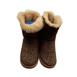UGG Tan and Cream‎ Bow Accent Boots size 5
